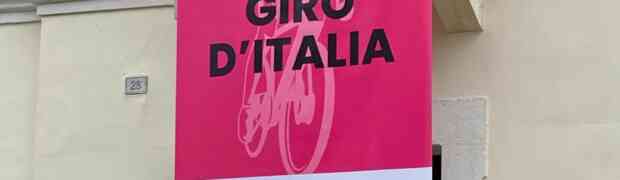 GIRO SUL MONTE GRAPPA, VENTI COMUNI ESPONGONO I TELI ROSA PER PROMUOVERE IL TERRITORIO